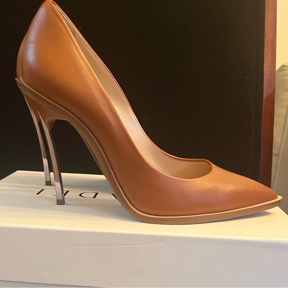 Casadei size 7.5 Leather Pumps (NEW) - Picture 2 of 8
